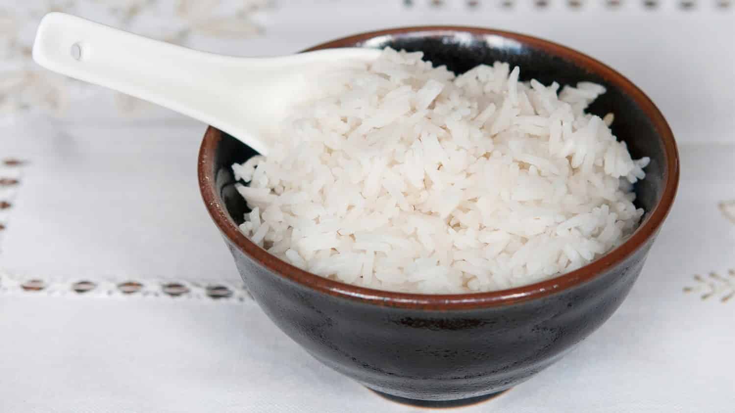 Рис в кастрюле. Рис басмати, 250 грамм. Готовка риса по времени. 250 Грамм риса сваренного. Сварить рис на воде рецепт